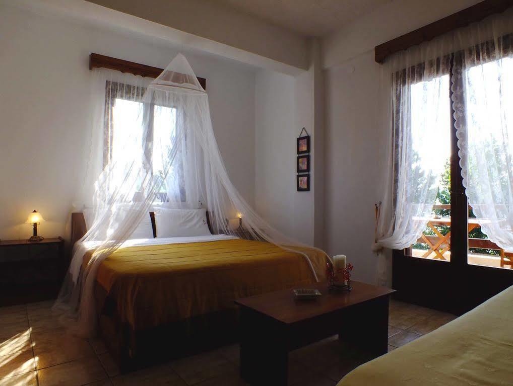 Christaras Apartments Vourvourou Extérieur photo